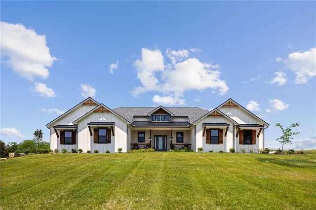 $1,100,000 | 18068 Stillwell Road, Bonner Springs, KS 66012