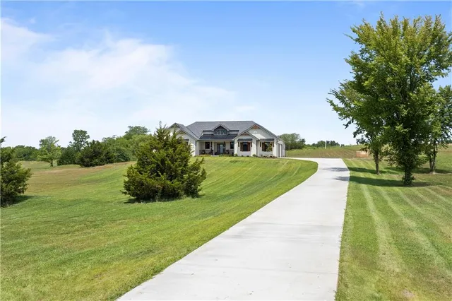 $1,100,000 | 18068 Stillwell Road, Bonner Springs, KS 66012
