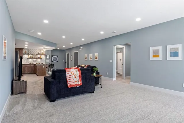 $1,100,000 | 18068 Stillwell Road, Bonner Springs, KS 66012