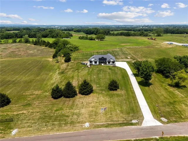 $1,100,000 | 18068 Stillwell Road, Bonner Springs, KS 66012
