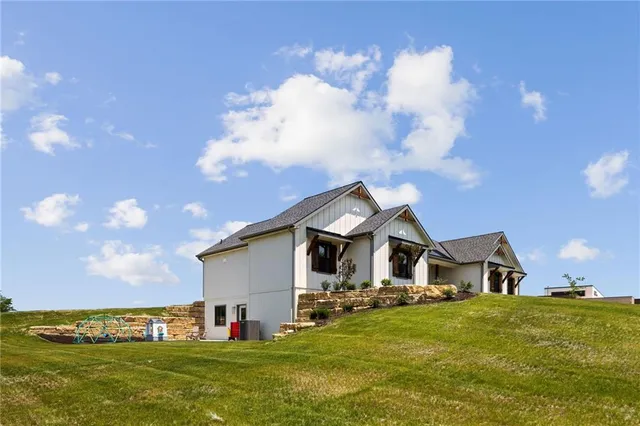 $1,100,000 | 18068 Stillwell Road, Bonner Springs, KS 66012