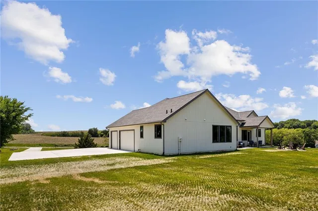 $1,100,000 | 18068 Stillwell Road, Bonner Springs, KS 66012