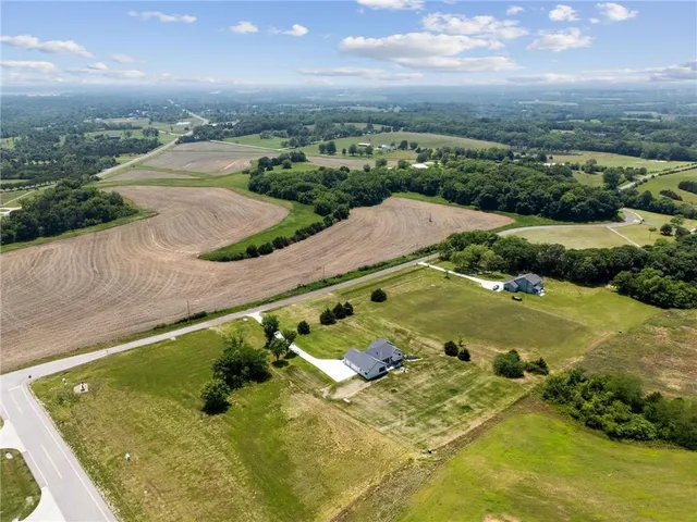 $1,100,000 | 18068 Stillwell Road, Bonner Springs, KS 66012