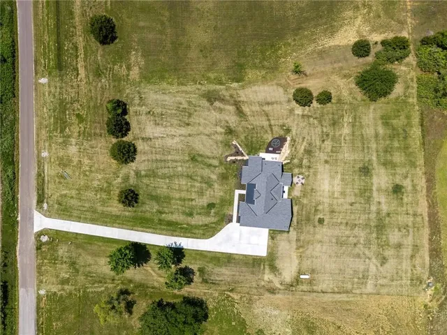 $1,100,000 | 18068 Stillwell Road, Bonner Springs, KS 66012