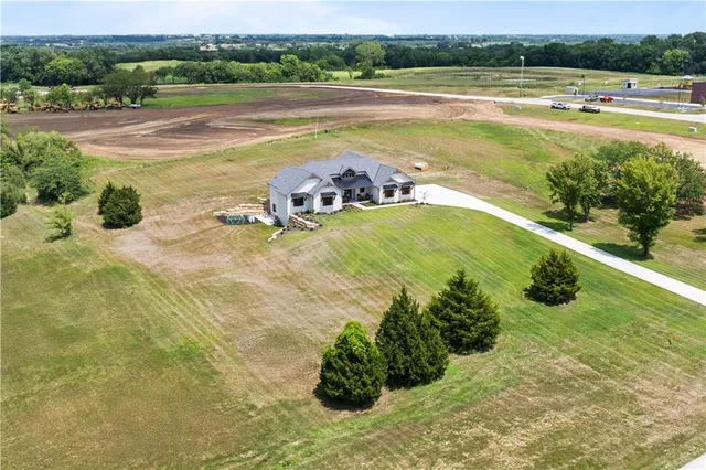 $1,100,000 | 18068 Stillwell Road, Bonner Springs, KS 66012