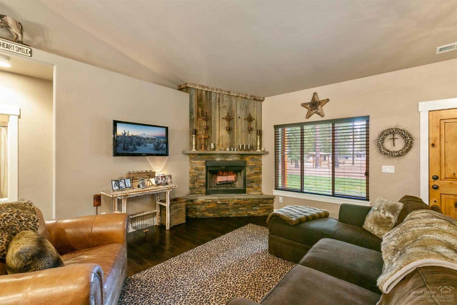 60191 Cinder Butte Road Bend, OR 97702 - Photo 11 of 21 Gallery Image 11