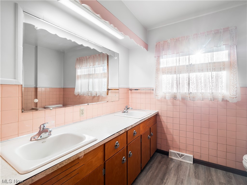 38700 Detroit Road Avon, OH 44011 - Photo 21 of 30 Full bath with dual sinks.
