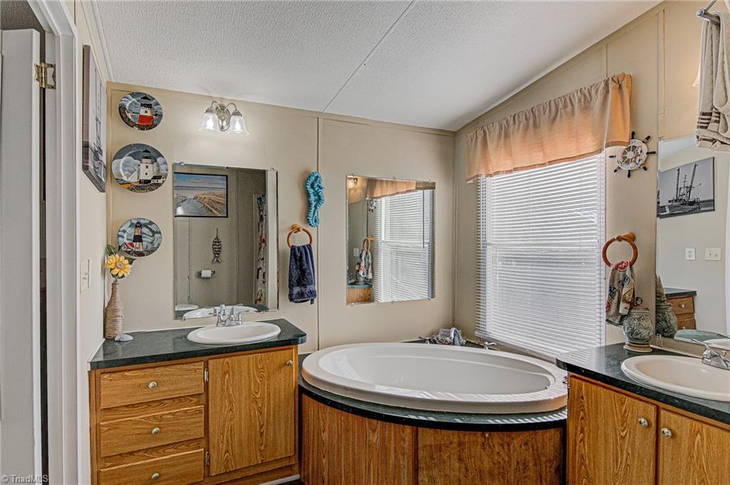 316 Foxwood Road Madison, NC 27025 - Photo 15 of 27