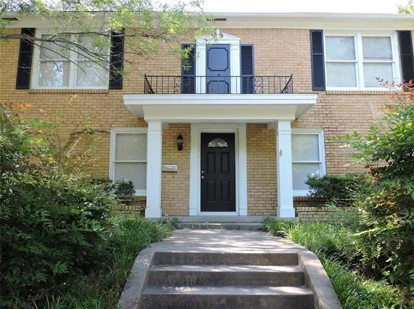 $2,100 | 2309 Pembroke Drive, Unit B, Fort Worth, TX 76110