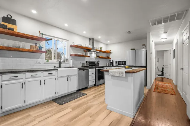 $424,900 | 2041 Athens Avenue, Redding, CA 96001