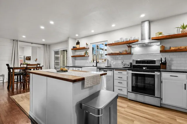 $424,900 | 2041 Athens Avenue, Redding, CA 96001