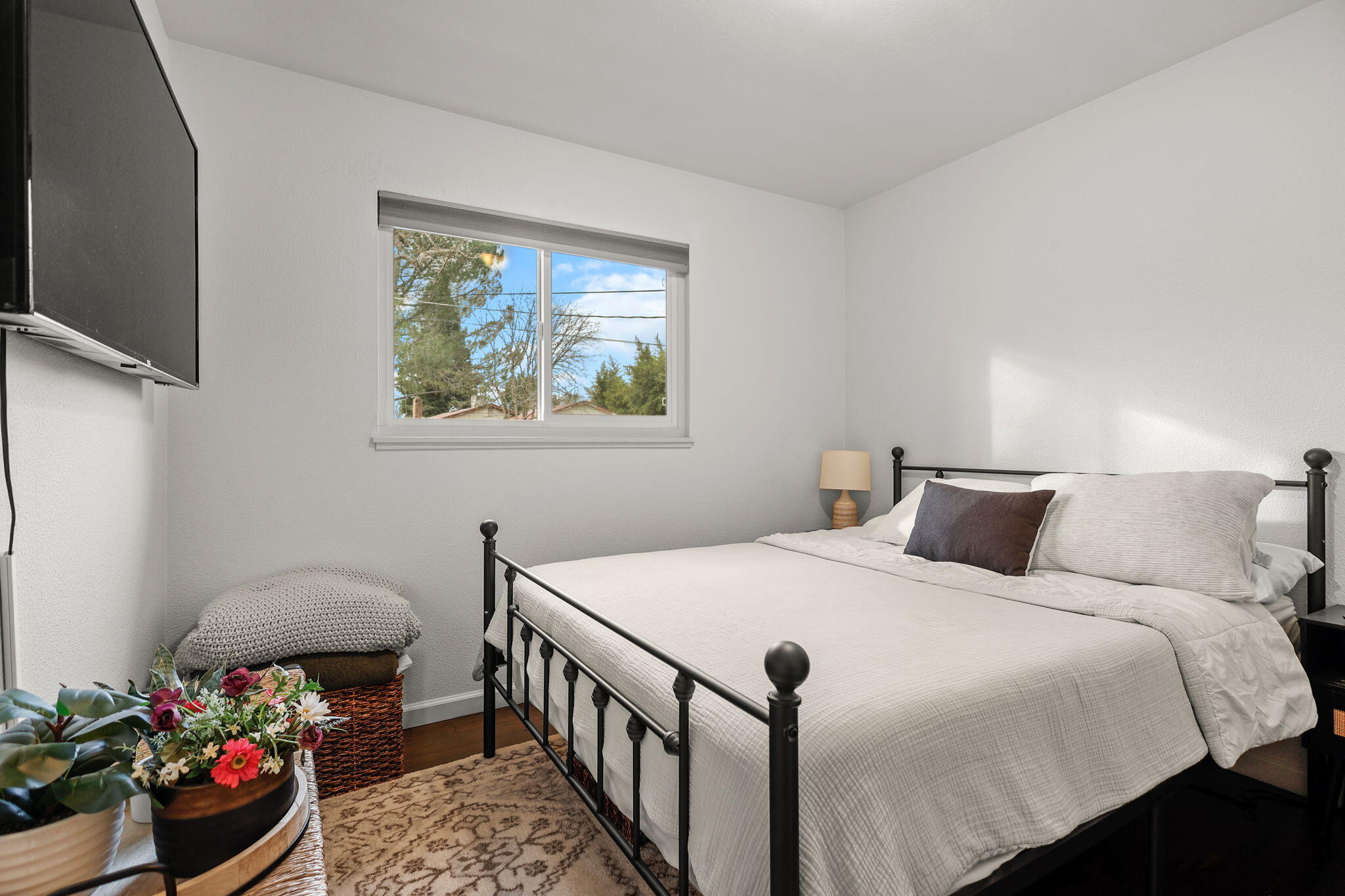 2041 Athens Avenue Redding, CA 96001 - Photo 9 of 28 2041 Athens Avenue