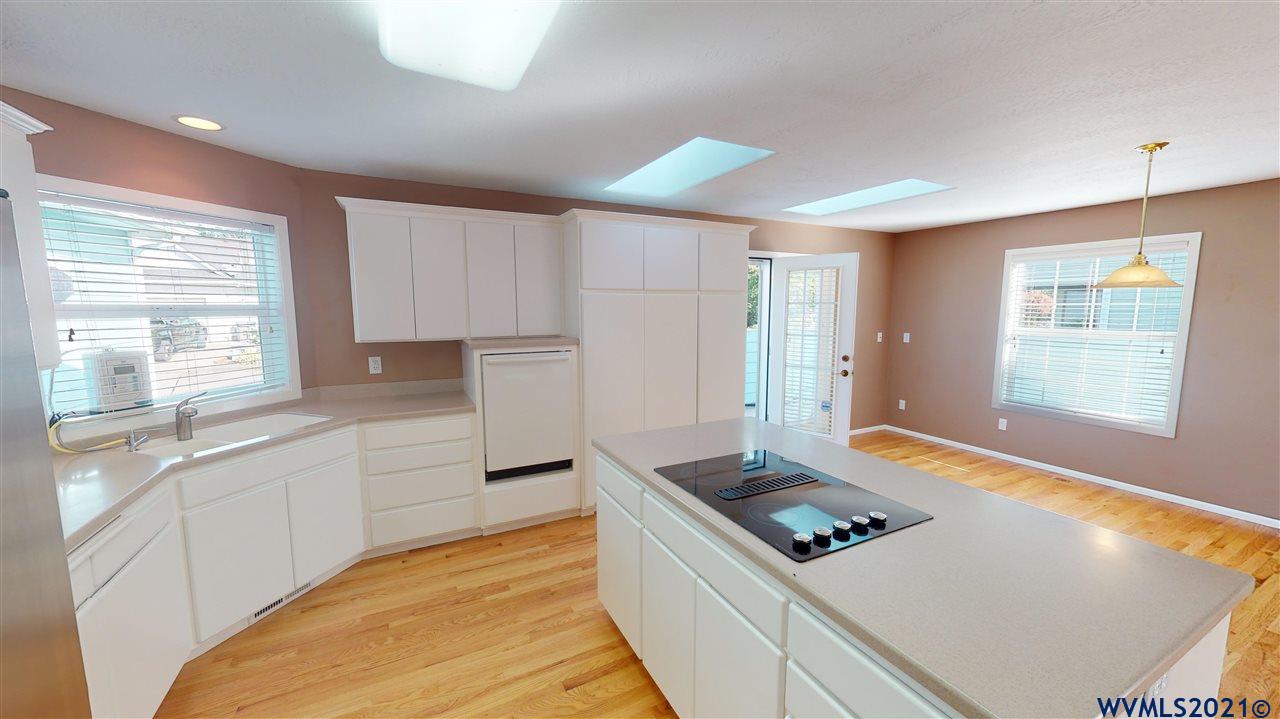 2045 Chase Loop Southwest Albany, OR 97321 - Photo 10 of 35 Gallery Image 10