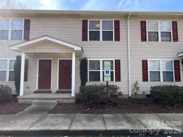 $1,099 | 1520 North Main Avenue, Unit 20, Newton, NC 28658
