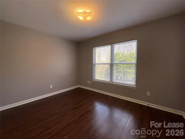 $1,099 | 1520 North Main Avenue, Unit 20, Newton, NC 28658