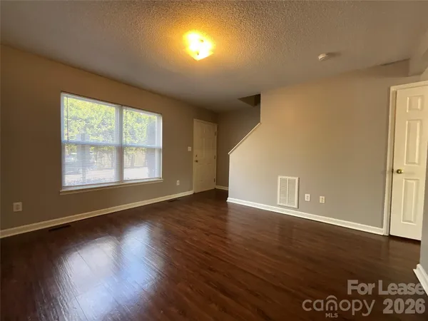 $1,099 | 1520 North Main Avenue, Unit 20, Newton, NC 28658