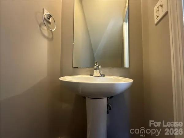 $1,099 | 1520 North Main Avenue, Unit 20, Newton, NC 28658