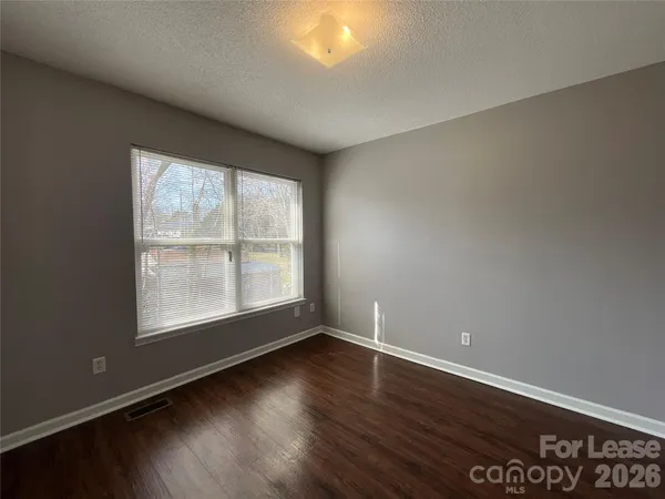 $1,099 | 1520 North Main Avenue, Unit 20, Newton, NC 28658