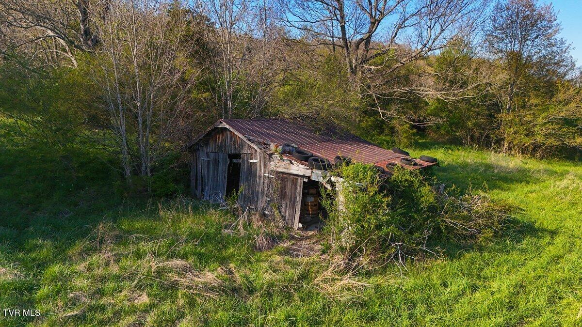 814 Frank Jones Road Johnson City, TN 37601 - Photo 11 of 18 DJI_20260409173739_0272_D