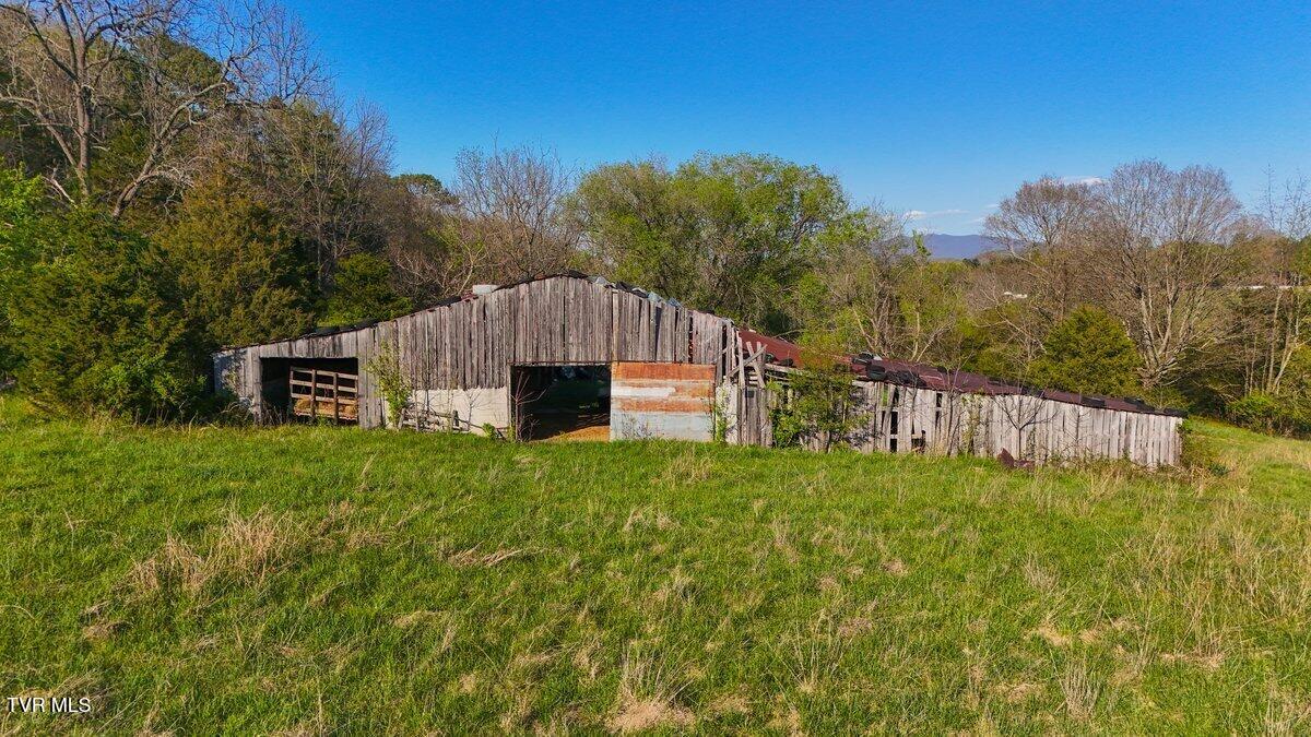 814 Frank Jones Road Johnson City, TN 37601 - Photo 7 of 18 DJI_20260409173431_0265_D