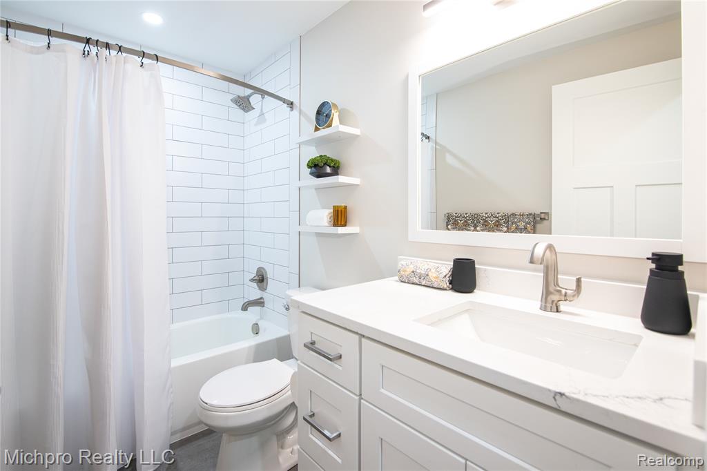 4577 Jerome Road Clarkston, MI 48346 - Photo 14 of 26