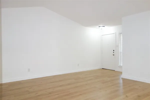 $1,400 | 1106 August Drive, Unit A, Austin, TX 78753