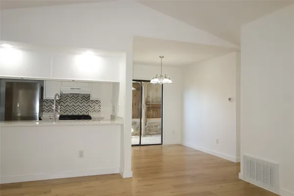 $1,400 | 1106 August Drive, Unit A, Austin, TX 78753