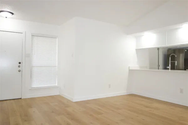 $1,400 | 1106 August Drive, Unit A, Austin, TX 78753