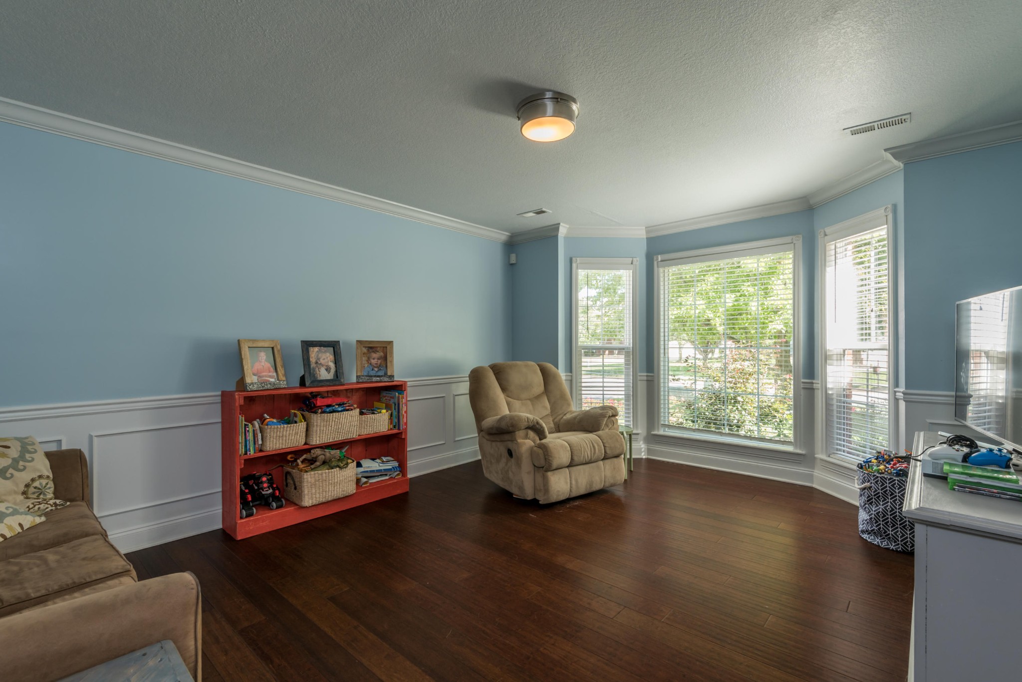 12665 Clear Ridge Road Knoxville, TN 37922 - Photo 10 of 39 a living room with furniture and a flat screen tv