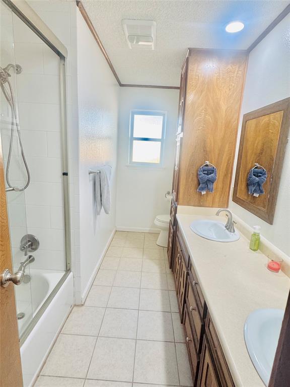 1109 Simpson Terrace Bedford, TX 76021 - Photo 34 of 39 a bathroom with a tub sink and mirror