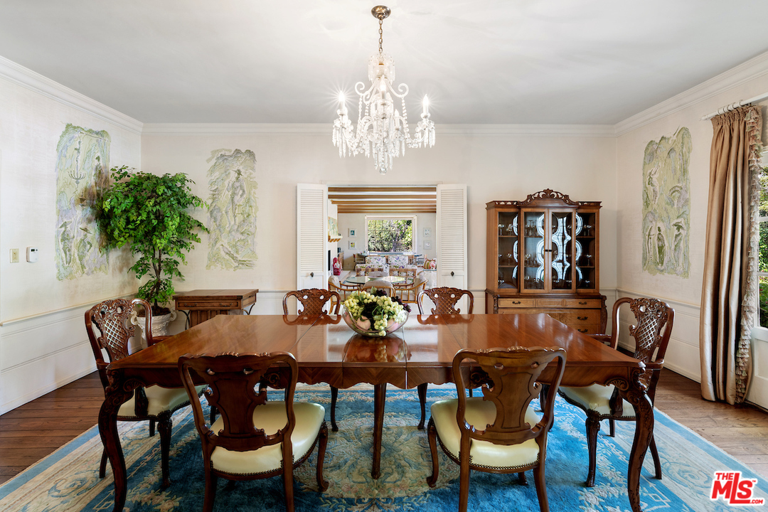 300 South Rockingham Avenue Los Angeles, CA 90049 - Photo 19 of 49 a view of a dining room with furniture window and wooden floor