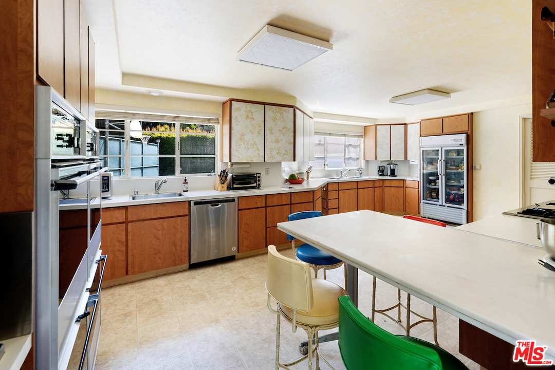300 South Rockingham Avenue Los Angeles, CA 90049 - Photo 22 of 49 a bathroom with a double vanity sink mirror and