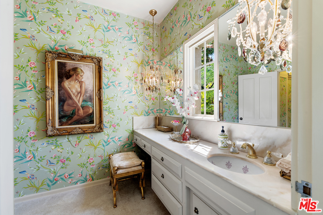 300 South Rockingham Avenue Los Angeles, CA 90049 - Photo 26 of 49 a living room with furniture and a table