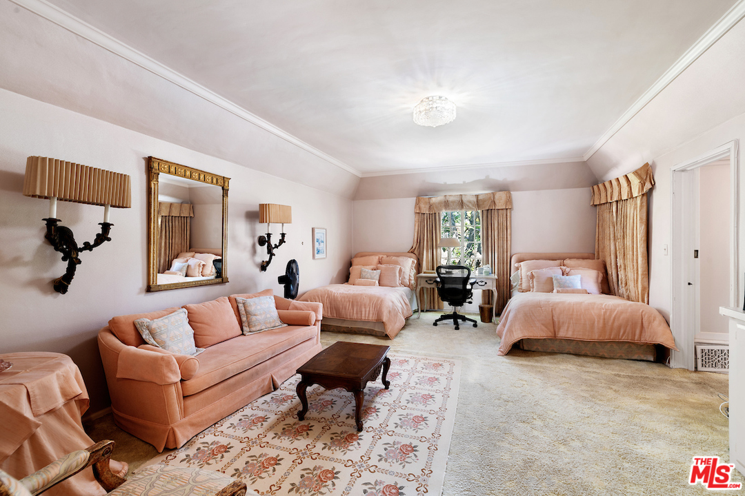 300 South Rockingham Avenue Los Angeles, CA 90049 - Photo 28 of 49 a bathroom with a sink a toilet and shower