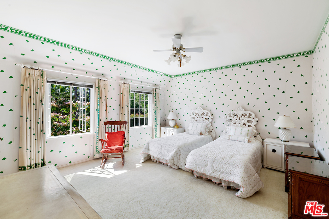 300 South Rockingham Avenue Los Angeles, CA 90049 - Photo 30 of 49 a bedroom with a bed and a flat screen tv