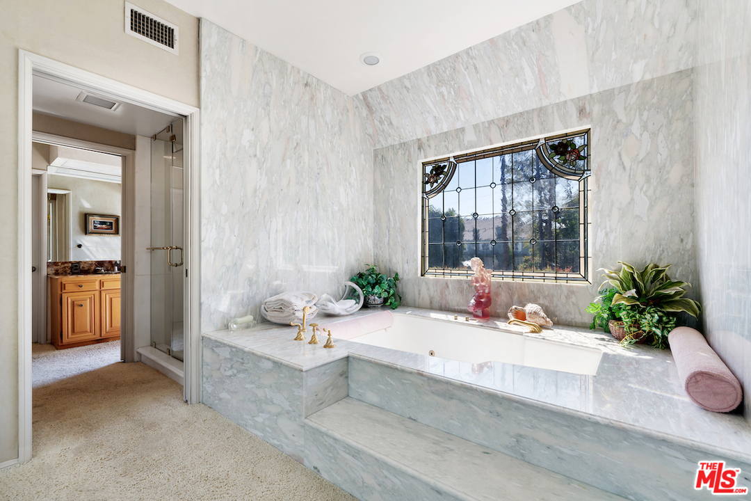 300 South Rockingham Avenue Los Angeles, CA 90049 - Photo 36 of 49 a living room with furniture and a potted plant
