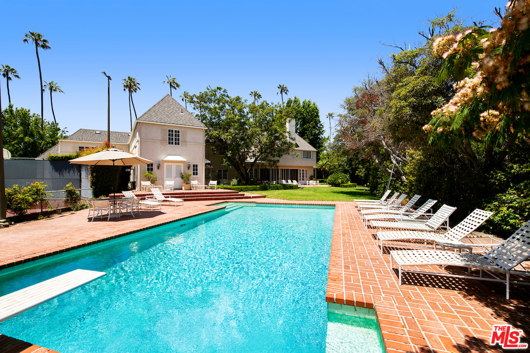 300 South Rockingham Avenue Los Angeles, CA 90049 - Photo 43 of 49 a view of a house with swimming pool and sitting area