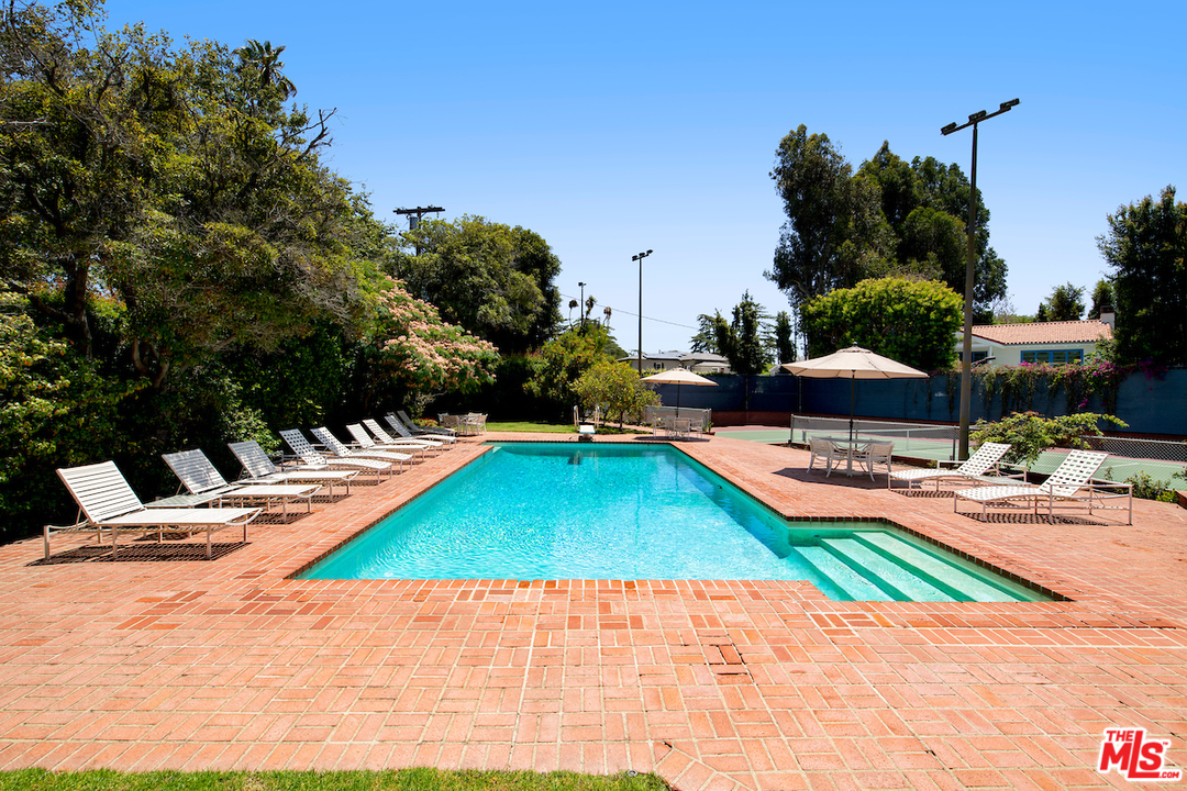 300 South Rockingham Avenue Los Angeles, CA 90049 - Photo 44 of 49 a view of a swimming pool and a chairs