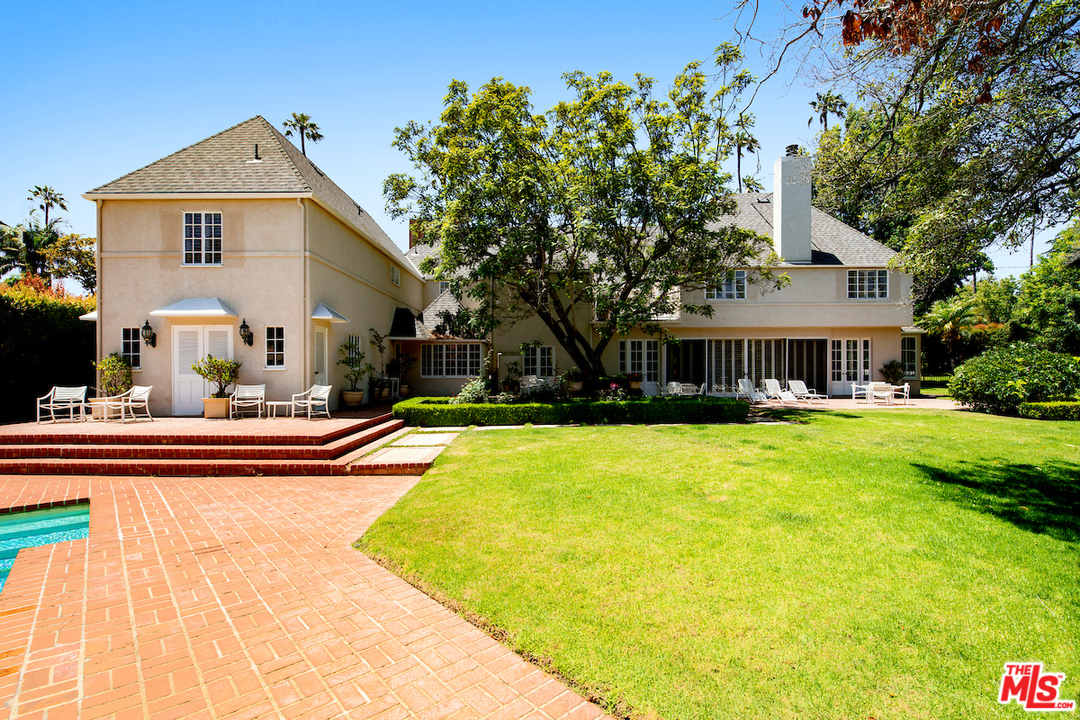 300 South Rockingham Avenue Los Angeles, CA 90049 - Photo 47 of 49 a front view of house with yard and swimming pool