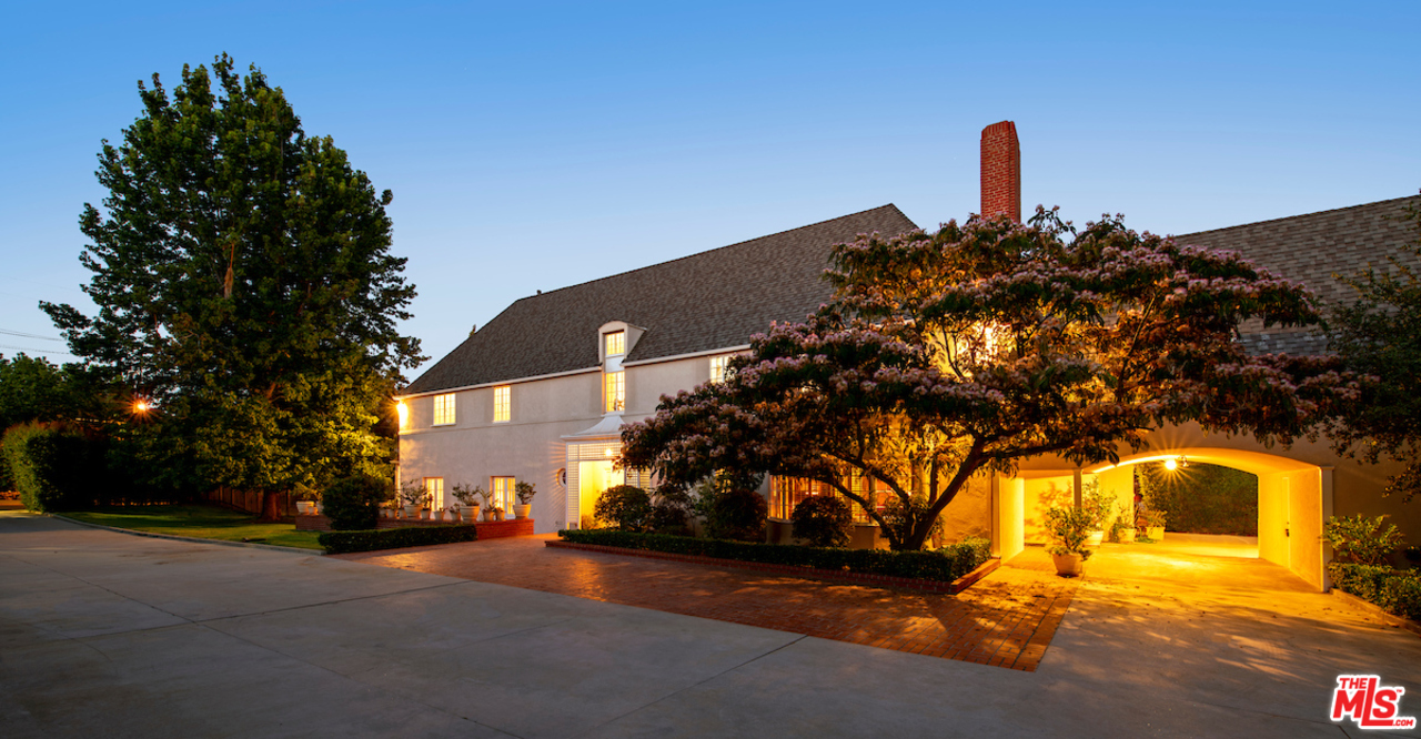 300 South Rockingham Avenue Los Angeles, CA 90049 - Photo 49 of 49 a view of a house with a snow