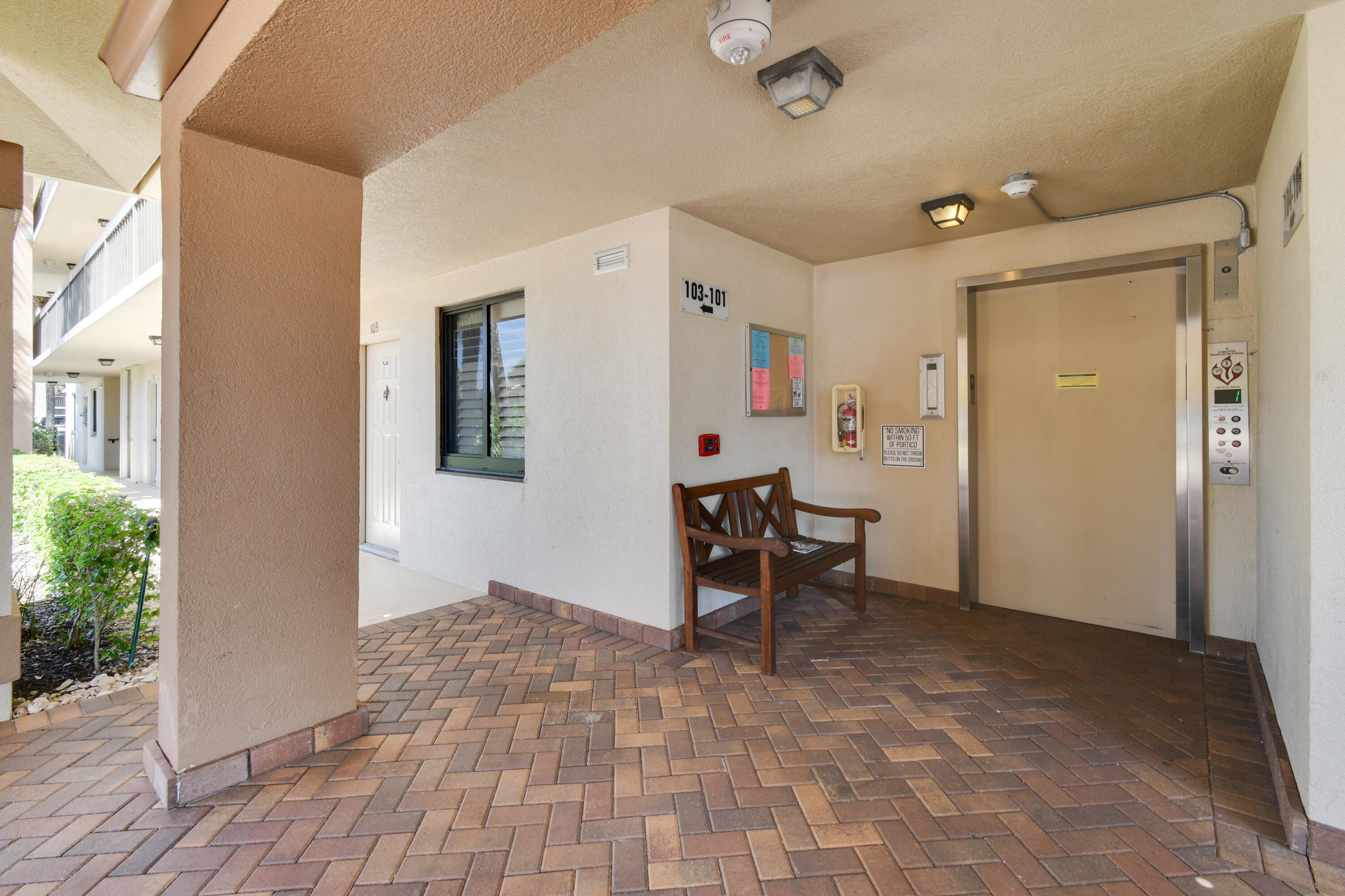 2401 Marina Isle Way, Unit 503 Jupiter, FL 33477 - Photo 46 of 46 a view of livingroom with furniture and a stove