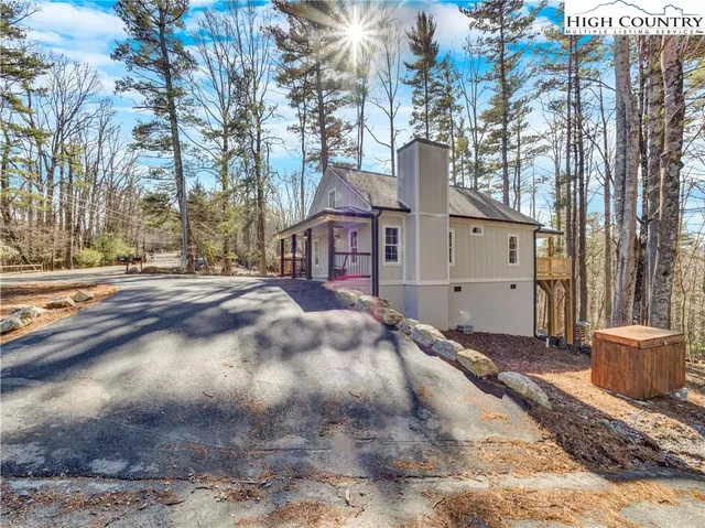 $420,000 | 741 Pine Ridge Road, Beech Mountain, NC 28604