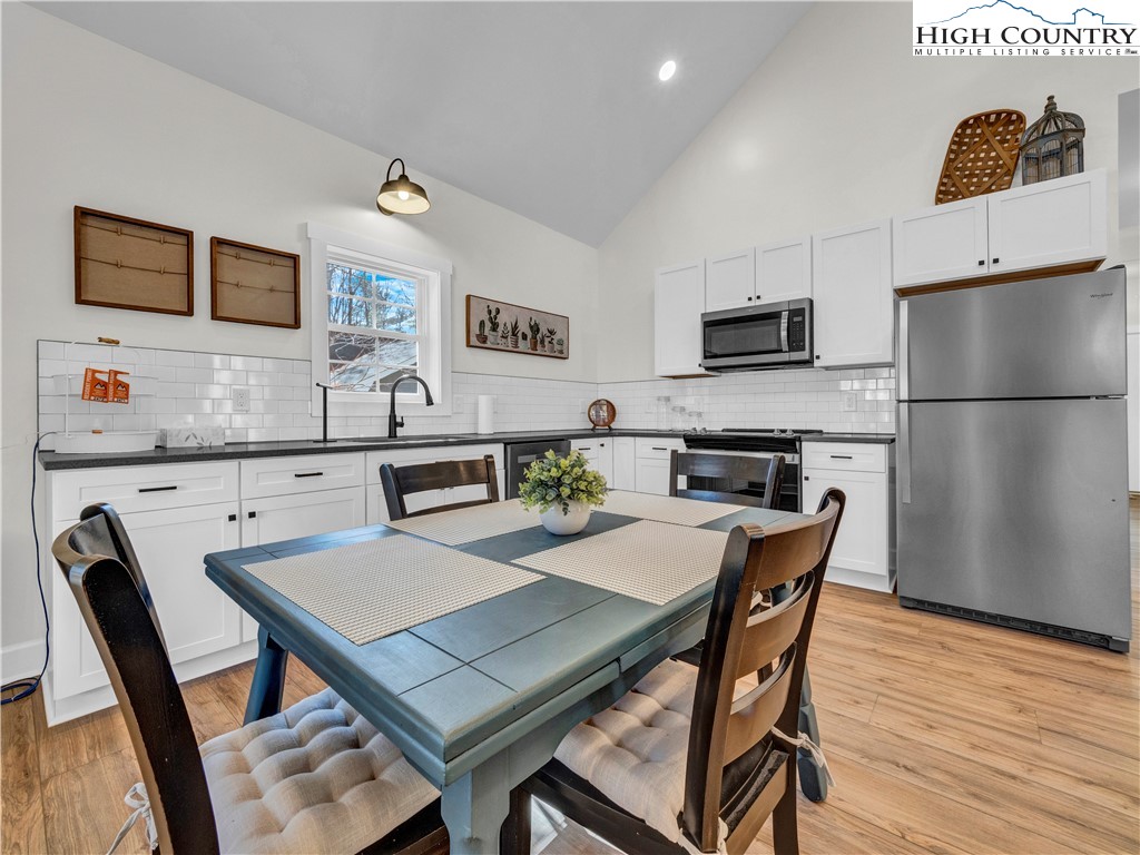 741 Pine Ridge Road Beech Mountain, NC 28604 - Photo 10 of 27