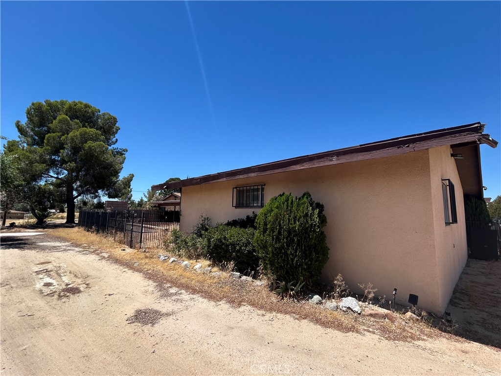 14822 Rodeo Drive Victorville, CA 92395 - Photo 8 of 60