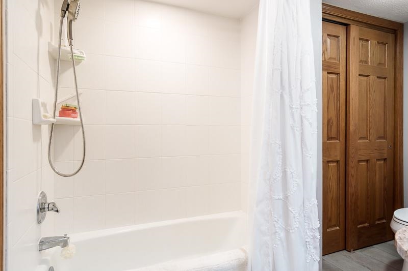 2412 Squaw Prairie Road Belvidere, IL 61008 - Photo 21 of 40 a bathroom with a shower