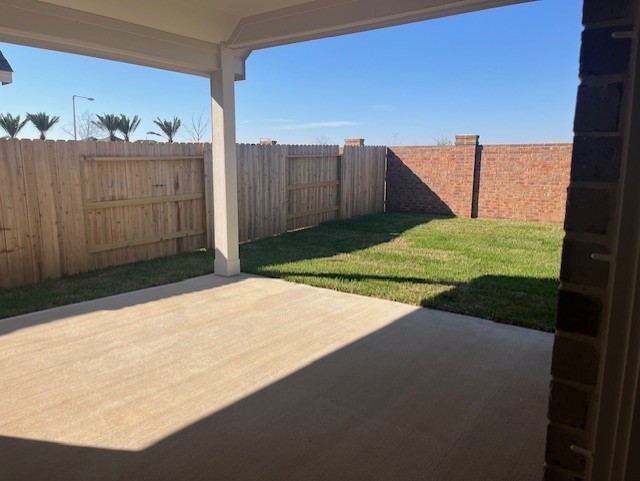 2711 Pine Bluff Drive Rosenberg, TX 77469 - Photo 7 of 12 a view of a backyard