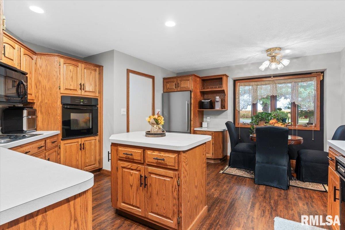 5810 Maxheimer Road Rochester, IL 62563 - Photo 11 of 42 Gallery Image 11