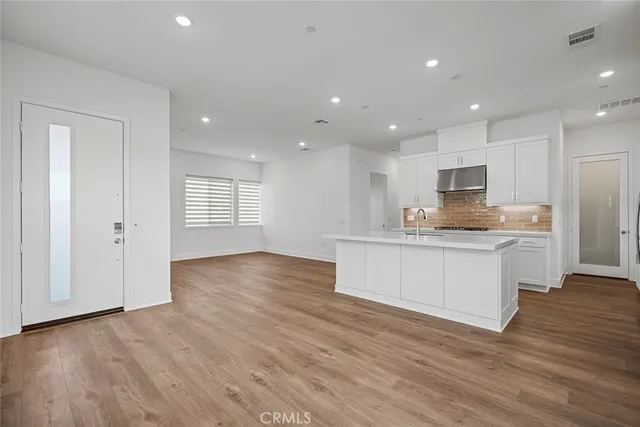 $6,500 | 273 Shoveler, Irvine, CA 92618