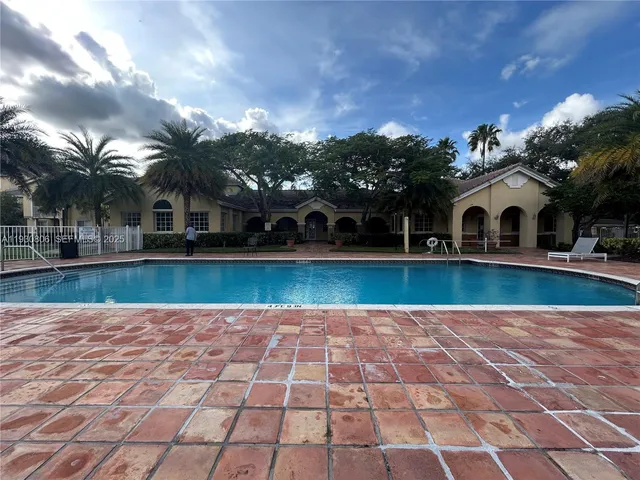 $2,500 | 2640 South University Drive, Unit 106, Davie, FL 33328