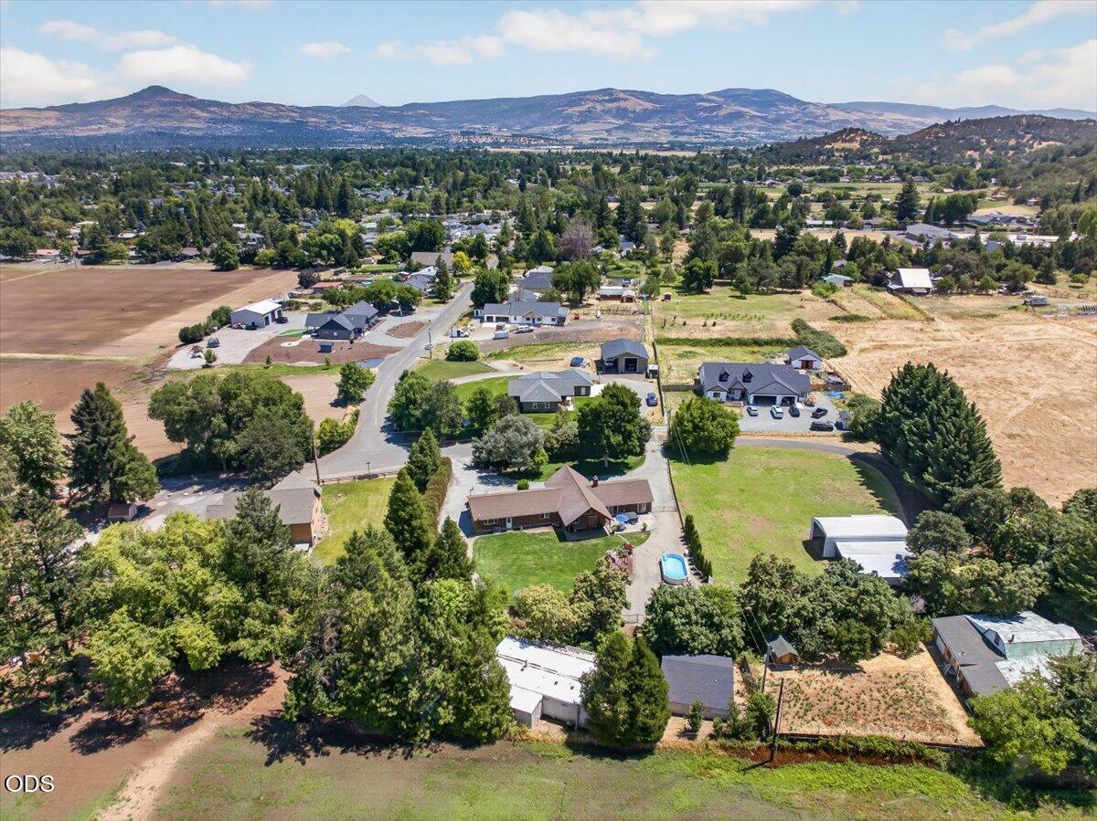 2240 Hull Road Medford, OR 97501 - Photo 44 of 49
